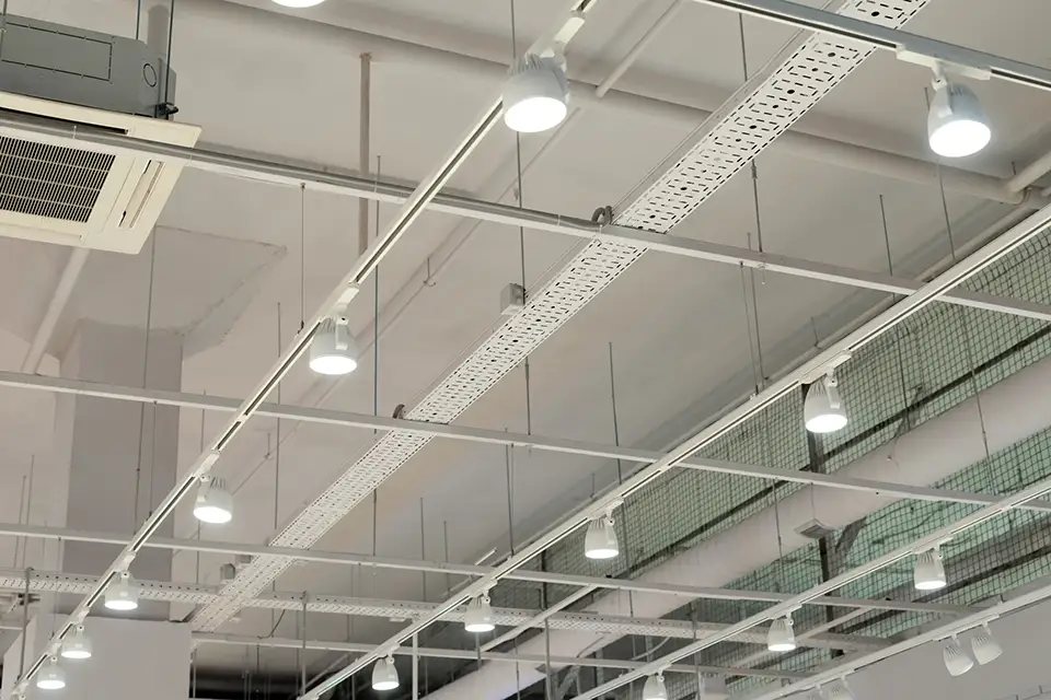 MKB elektra uitlaten voeren door Elektricien in Rotterdam